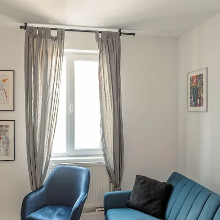 Auberge de jeunesse First Bucur 21 *