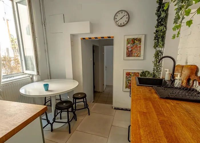 First Bucur 21 Hostel